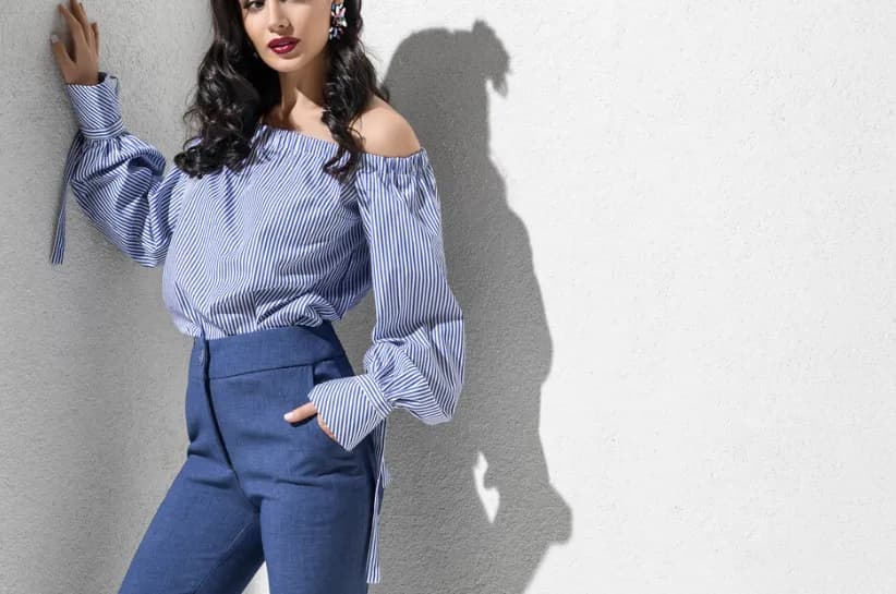 Granatowe spodnie: Jakie bluzki wybrać, by zachwycić stylem?