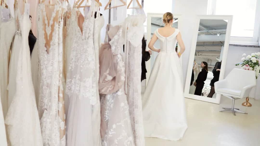 Jak sprzedać suknię ślubną? Zyskaj i daj jej drugie życie!