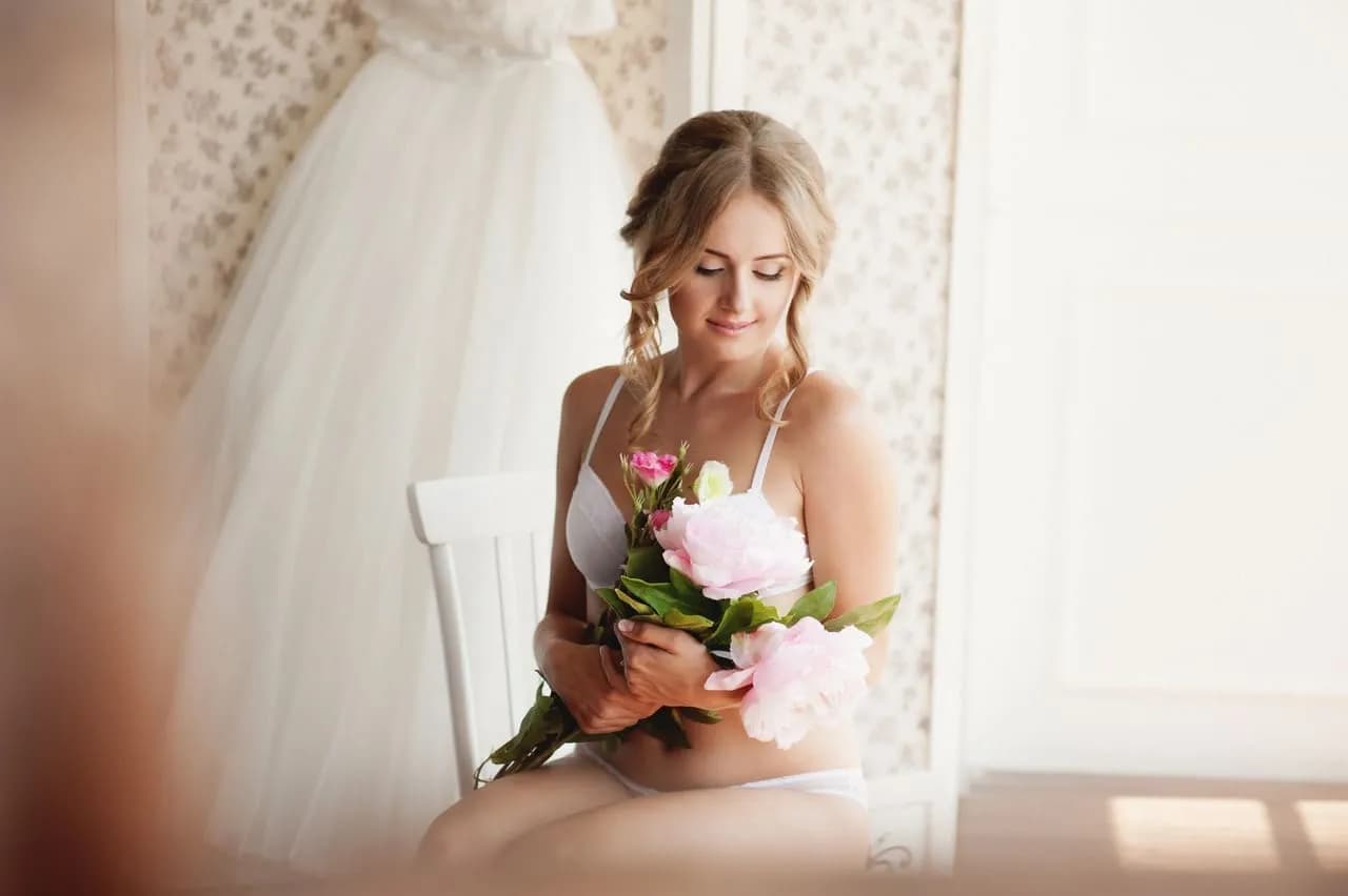 Jak dobrać biustonosz do sukni ślubnej? Poradnik brafitterki