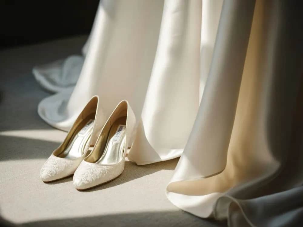 Buty ślubne: jak wybrać idealne? Twój przewodnik po stylu i komforcie